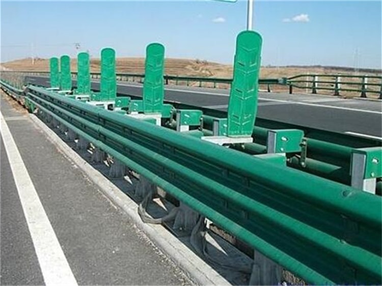 购买波形护栏板，厂家负责安装吗？