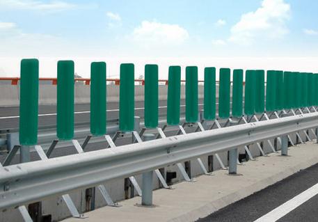 高速公路选择安装护栏板的重要性